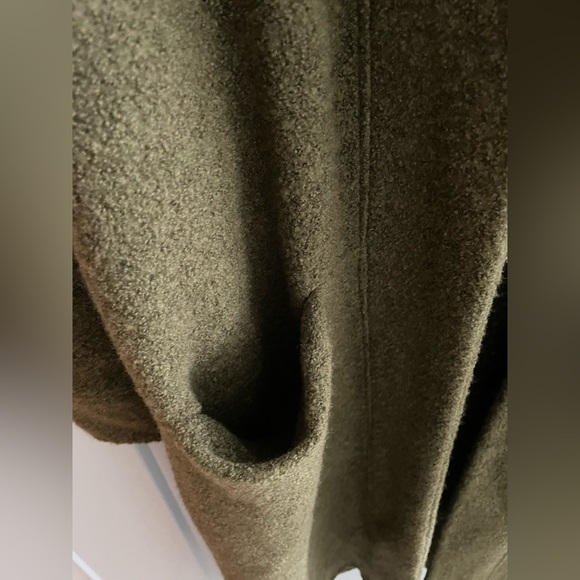 Hackwith Design House Oversized Jacket in Green Wool Blend - Picture 3 of 6